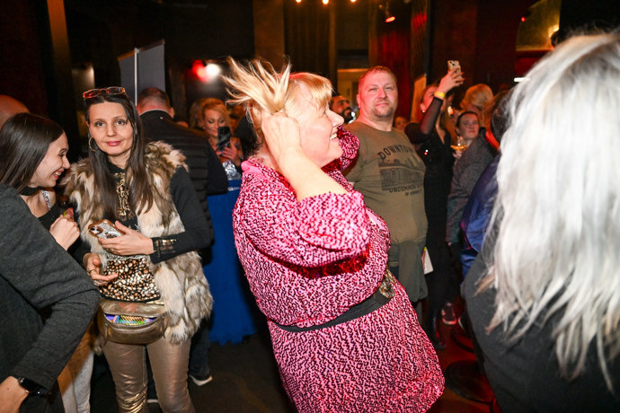 FOTO: Eva Poláčková to roztočila na parketu. – stránka 22
