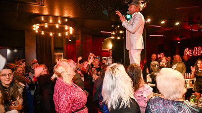 FOTO: Sámer Issa tančil na baru.