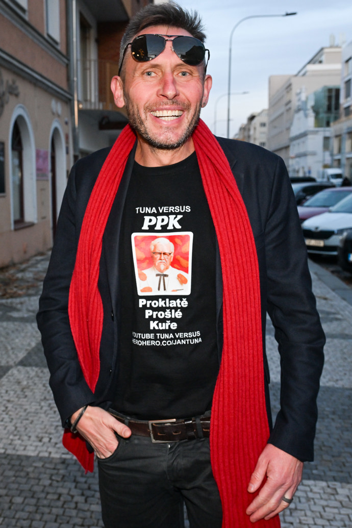FOTO: Jan Tuna dorazil na křest Cibulkova kalendáře. – stránka 6