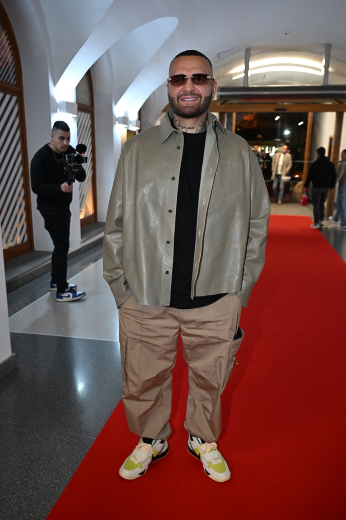 FOTO: Rapper Rytmus dorazil na premiéru. – stránka 11
