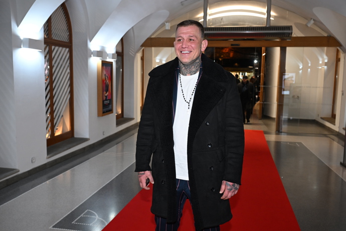 FOTO: Václav Mikulášek na premiéře filmu Hříšník Řepka. – stránka 12