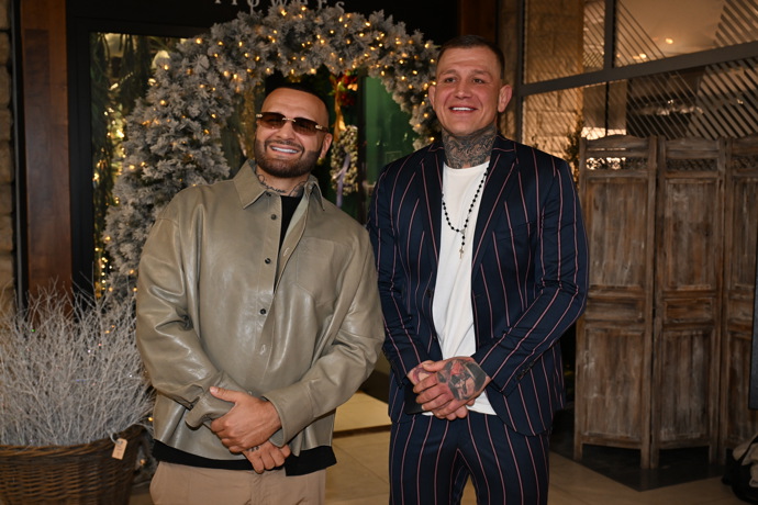 FOTO: Václav Mikulášek a Rytmus na premiéře filmu Hříšník Řepka. – stránka 11