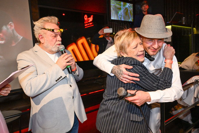 FOTO: Jaroslava Obermaierová objala Sámera Issu. – stránka 4