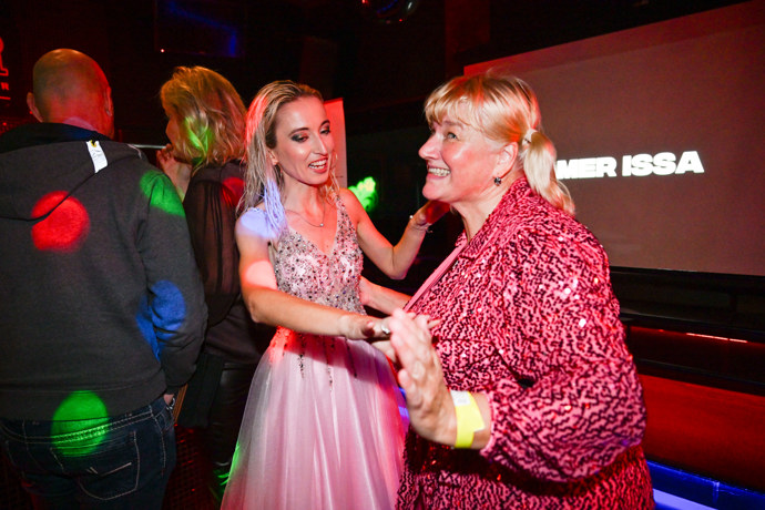 FOTO: Eva Poláčková a Lucy Junk. – stránka 12