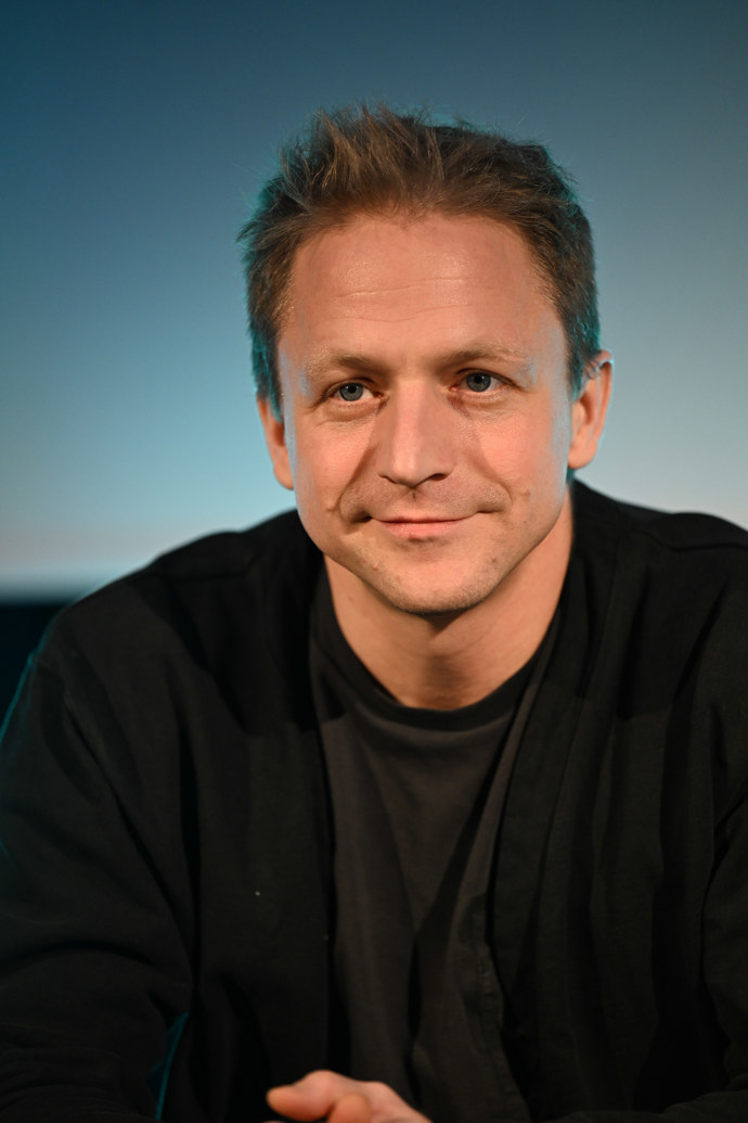 FOTO: Soudní spor řeší zpěvák už dva roky. – stránka 9