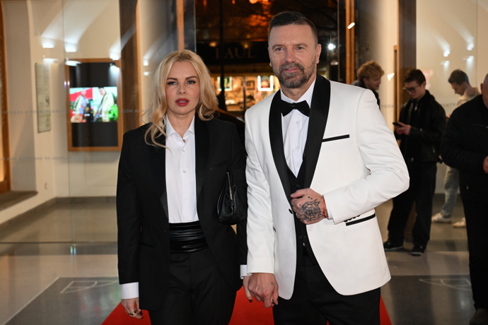 FOTO: Tomáš Řepka se svou ženou Kateřinou Kristelovou. – stránka 43