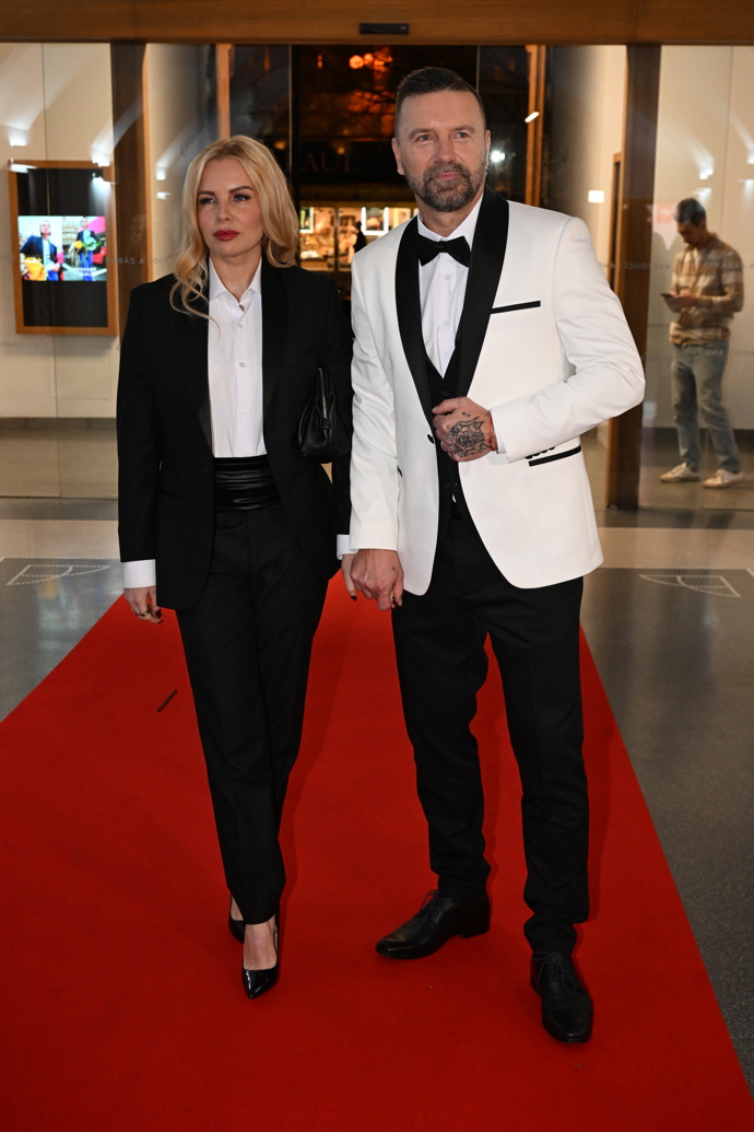 FOTO: Tomáš Řepka s manželkou Kateřinou Kristelovou. – stránka 22