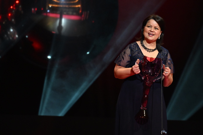 FOTO: Petra Alvarez Šimková převzala Thálii. – stránka 42