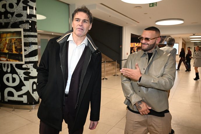 FOTO: Večer na premiéře si Jágr užívá po svém. – stránka 3