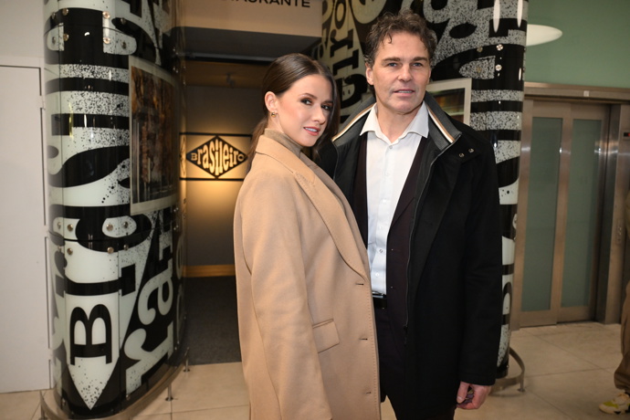 FOTO: Jaromír Jágr s Dominikou Branišovou. – stránka 27