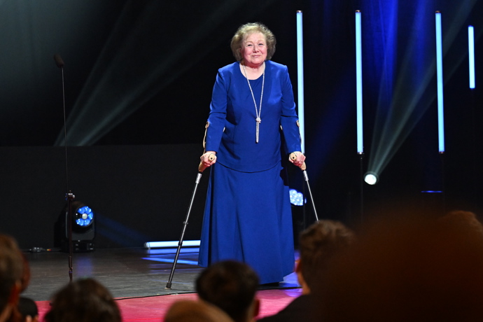 FOTO: Cenu za celoživotní mistrovství v opeře dostala sopranistka Natalia Achaladze Romanová. – stránka 37