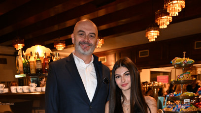 FOTO: René Decastelo s dcerou.