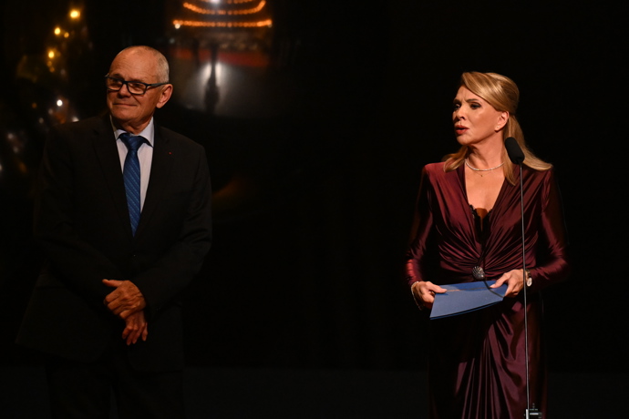 FOTO: Milan Kňažko předával cenu Zdeně Studenkové. – stránka 7