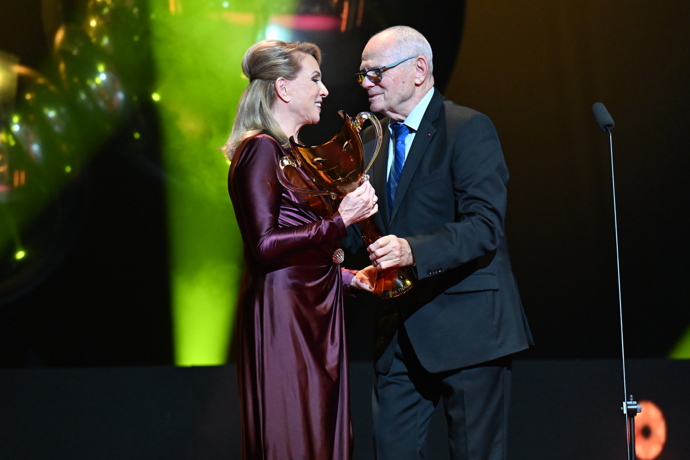 FOTO: Milan Kňažko předával cenu Zdeně Studenkové. – stránka 5