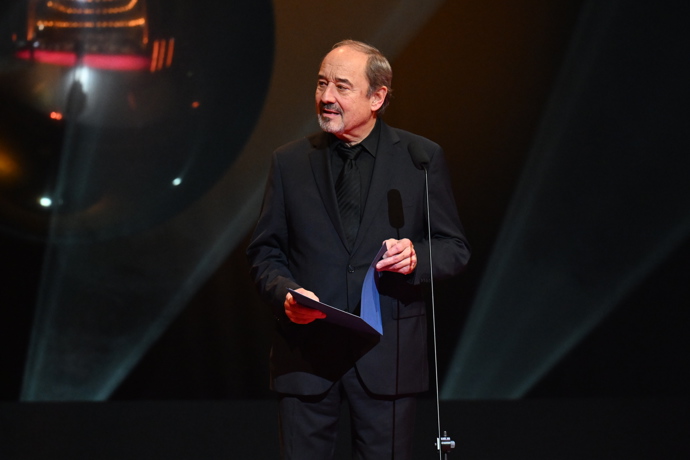 FOTO: Viktor Preiss předával cenu. – stránka 10