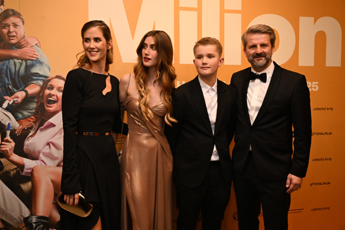 FOTO: Rozvedení manželé Bernášková a Merkner dorazili na premiéru spolu. – stránka 3