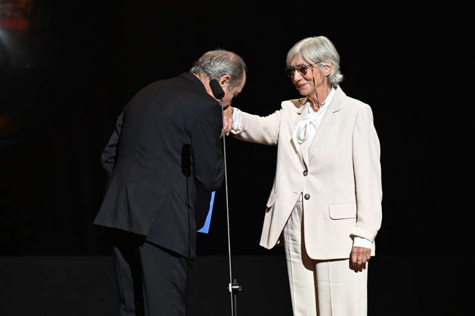 FOTO: Viktor Preiss přivítal na pódiu Danu Syslovou. – stránka 9