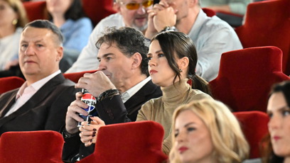 FOTO: Hokejista na dietě během filmové premiéry.