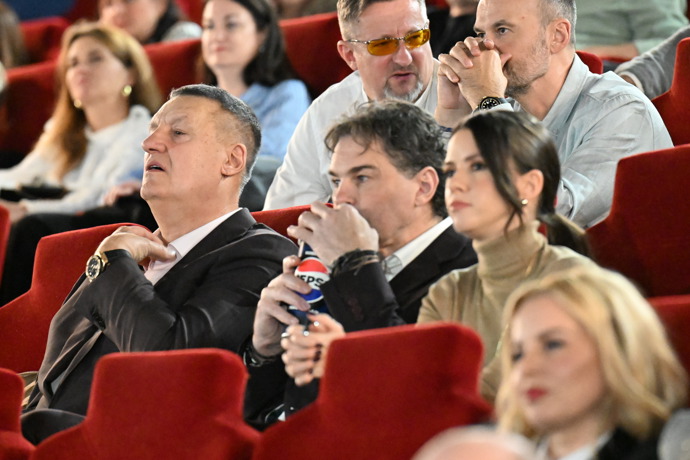 FOTO: Slavní hosté na premiéře Řepkova dokumentu. – stránka 7