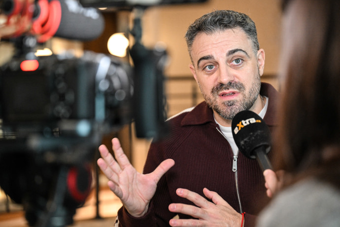 FOTO: Britský spisovatel Robert Bryndza představil v Praze svou novou knihu.