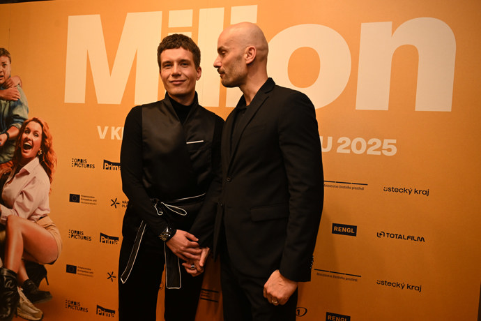 FOTO: Daniel Krejčík s přítelem Jiřím. – stránka 53