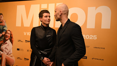 FOTO: Dvojice si vyměňovala zamilované pohledy.