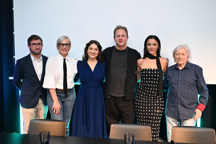 FOTO: Tomáš Klus a další hvězdy zazpívají 16.12.  na vánočnímu koncertu s názvem Vánoce v O2 areně. – stránka 7