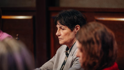 FOTO: Kulatý stůl.