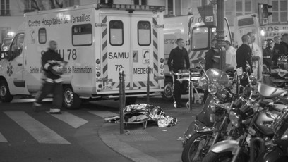 FOTO: Přesně před deseti lety, tedy 13. listopadu 2015, otřásla Paříží série teroristických útoků, při kterých zahynulo 130 lidí a stovky dalších bylo zraněno.