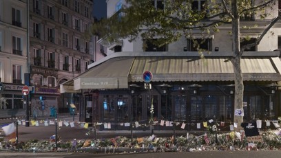 FOTO: Teroristé si vybrali několik cílů v centru města. Střílelo se mimo jiné i u některých pařížských kaváren a restaurací.