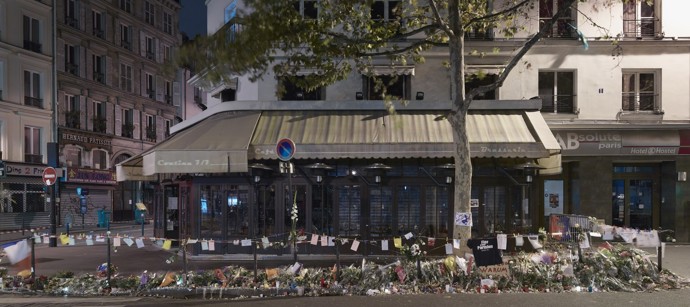 FOTO: Teroristé si vybrali několik cílů v centru města. Střílelo se mimo jiné i u některých pařížských kaváren a restaurací. – stránka 1