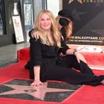 Učinila tak i při odhalení Christininy hvězdy na hollywoodském chodníku slávy v roce 2022.