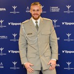 Ale sluší mu to i v uniformě. Takto oděn přebíral atlet Dukly Praha ocenění za desáté místo v anketě Sportovec roku 2024.