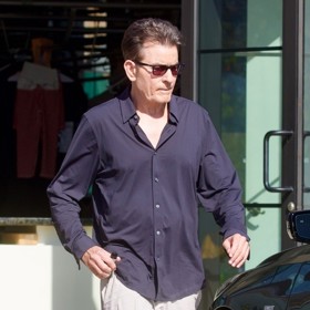 Charlie Sheen si je jistý, že virem HIV nikoho nenakazil.