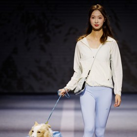 Některé kombinace byly střídmější, vhodné do města i do přírody.