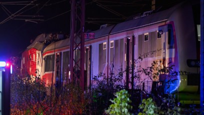 FOTO: Na Slovensku se srazily vlaky, desítky zraněných.