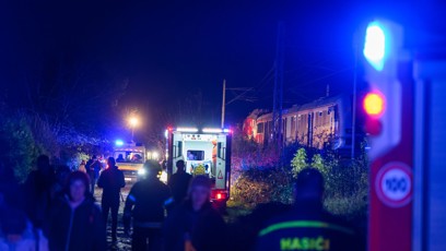 FOTO: Na Slovensku se srazily vlaky, desítky zraněných.