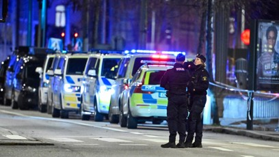 FOTO: Policisté hlídkují u místa nehody ve Stockholmu.