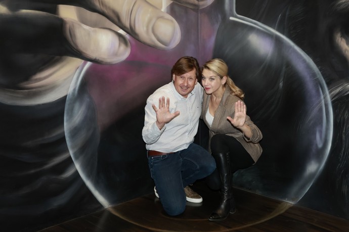 FOTO: Se Sabinou Laurinovou se zavřel do kouzelnické baňky.