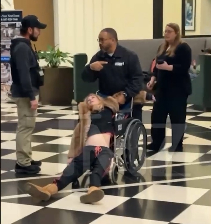 FOTO: Tara Reid byla bezvládná. – stránka 2