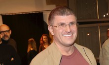 Leon Tsoukernik po delší době ve společnosti.