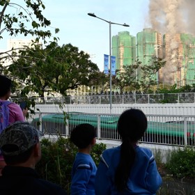 Mohutný požár obytné budovy v Hongkongu.