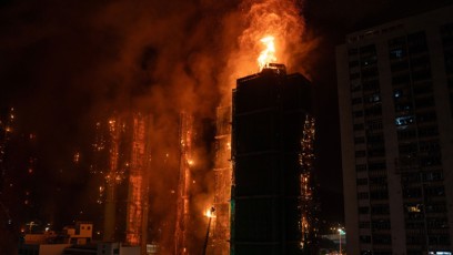 FOTO: Mohutný požár obytné budovy v Hong Kongu.