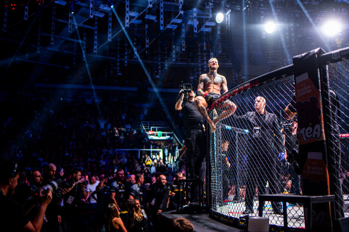 FOTO: Radek Roušal slaví vítězství v Oktagonu. – stránka 10