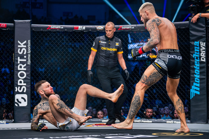 FOTO: Radek Roušal svého soupeře ukončil v prvním kole. – stránka 8