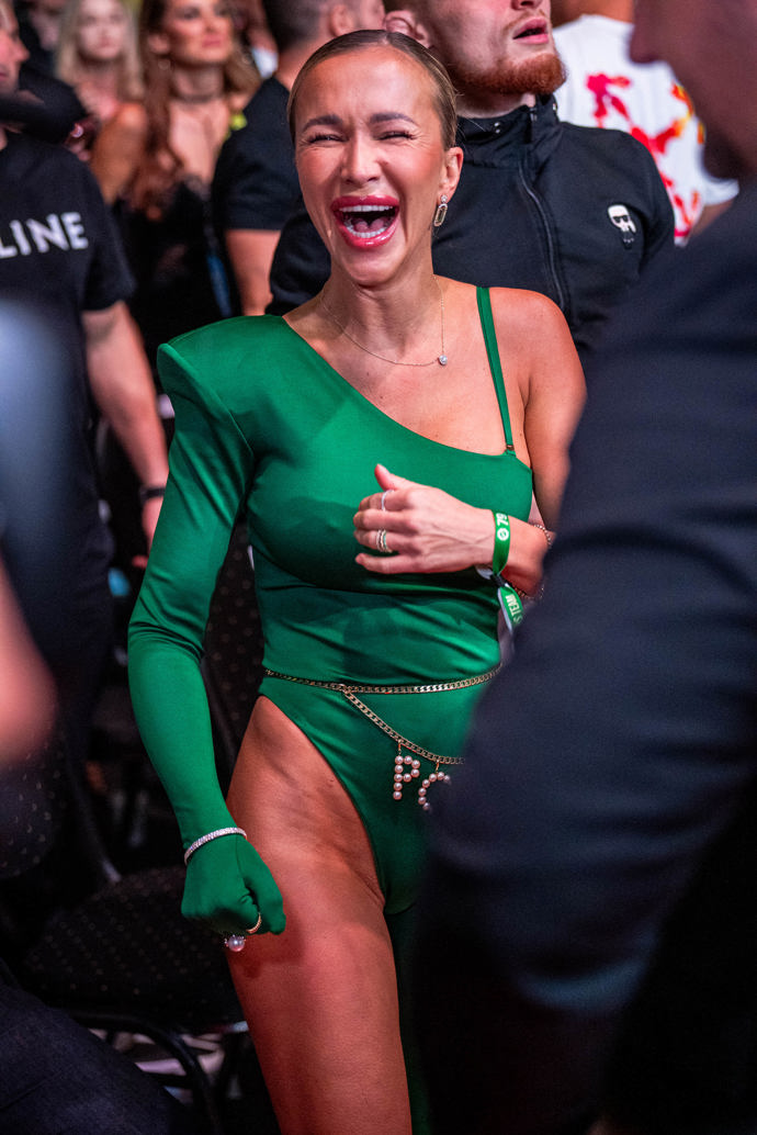 FOTO: Jeho partnerka Nela Slováková byla dojatá. – stránka 4