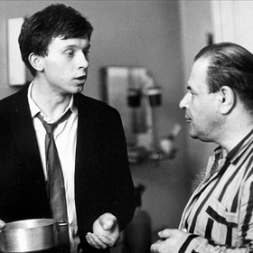 Vladimír Pucholt ve filmu Lásky jedné plavovlásky, na snímku s Josefem Šebánkem.