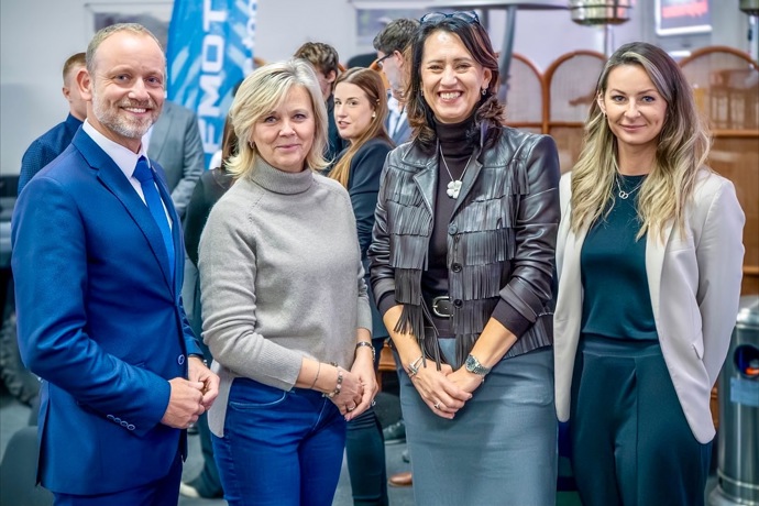 FOTO: Eva Pavlová se na Instagramu pochlubila snímky ze setkání v Ostravě. – stránka 63