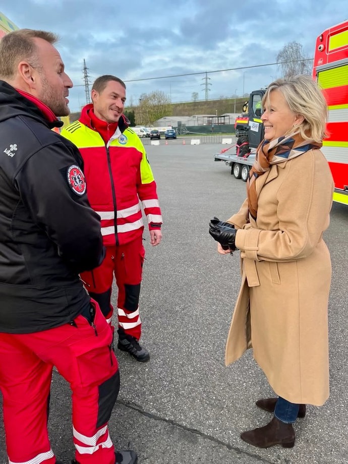 FOTO: Eva Pavlová chyběla na posledním rozloučením s Dominikem Dukou. Odjela totiž do Ostravy na setkání k projektu Klíč ke světu. – stránka 62