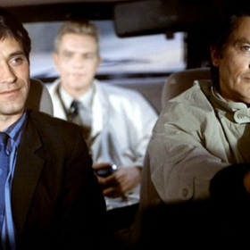 Alan Delon se objevil i v akční krimi Nebuďte policajta (1988), kterou rovněž nabízí iVysílání,...